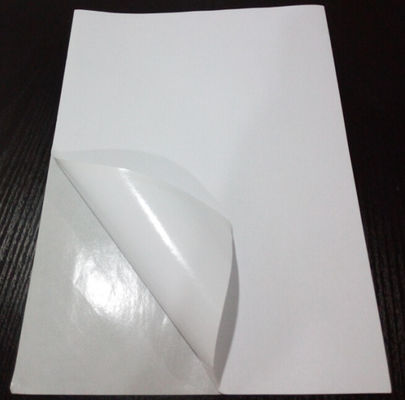 Λευκό 8,5 X 11cm κενά φύλλα αυτοκόλλητων ετικεττών Woodfree, σαφή φύλλα αυτοκόλλητων ετικεττών
